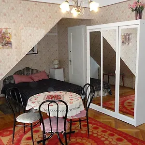 Apartment Garibaldi 5 &, Budapest