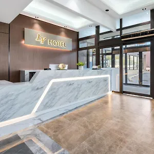 ** Hotel Ly Stati Uniti